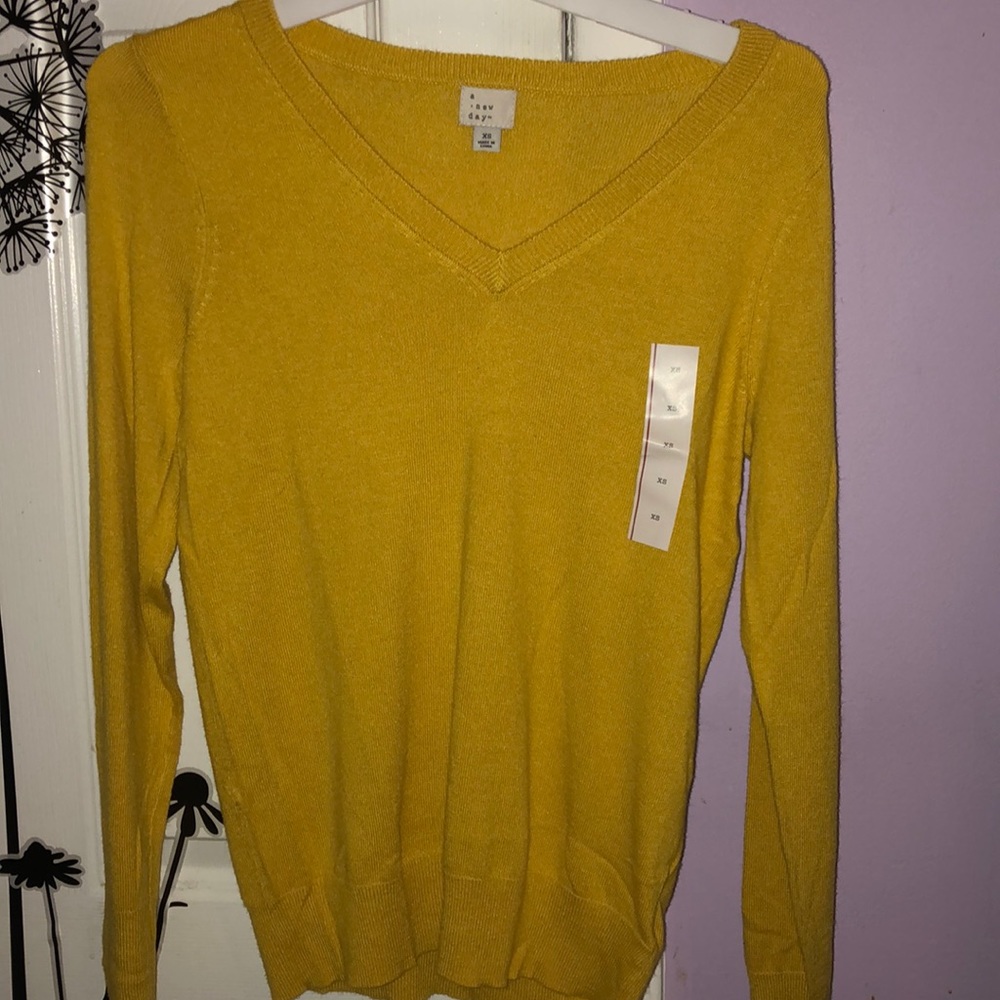Beautiful color V-neck long sleeve.